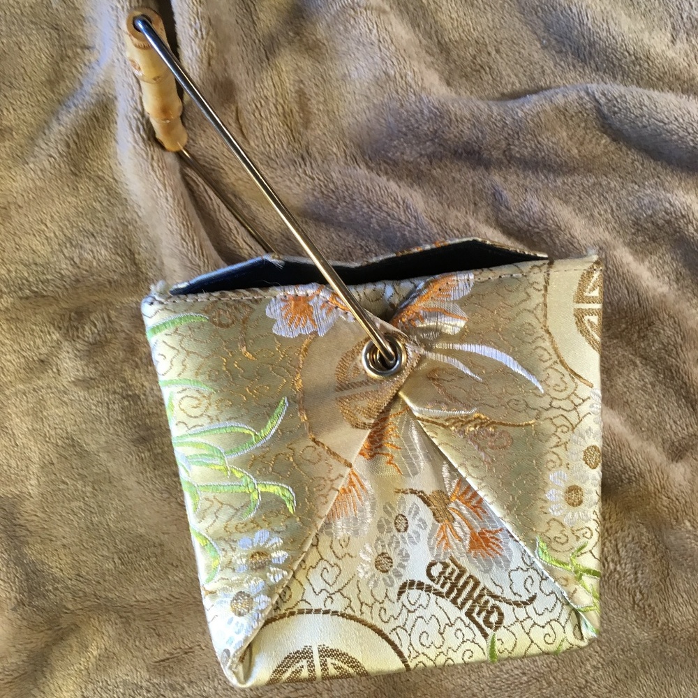 Takeout Container Gold Silk Purse